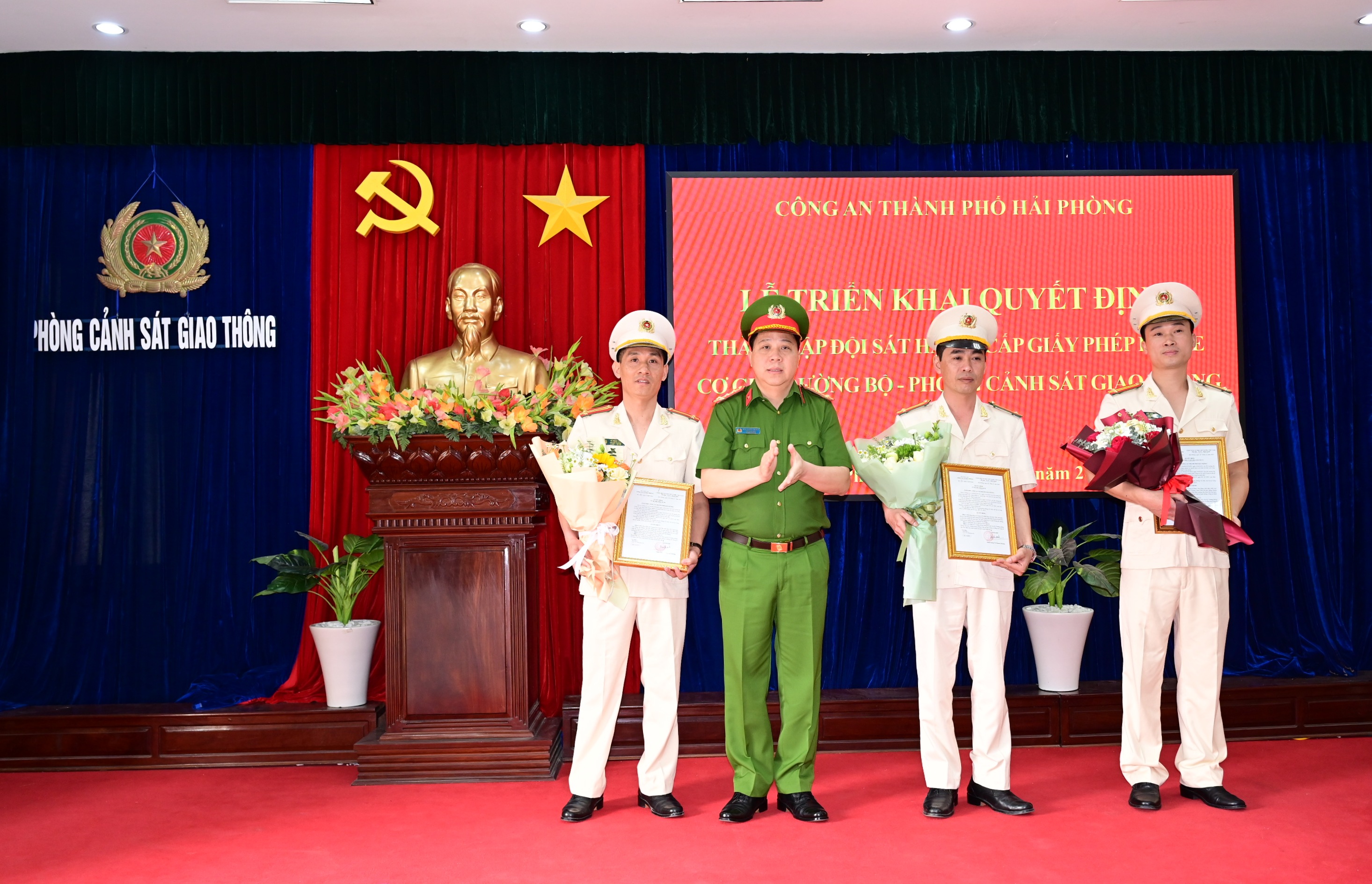 Phòng Cảnh sát Giao thông: Thành lập Đội Sát hạch, cấp giấy phép lái xe cơ giới đường bộ